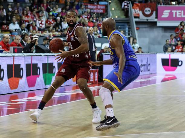 他不仅在进 他不仅在进